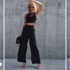 Vici • NWOT Everyone Present Here Pocketed Trousers • Wide Leg Dress Pants